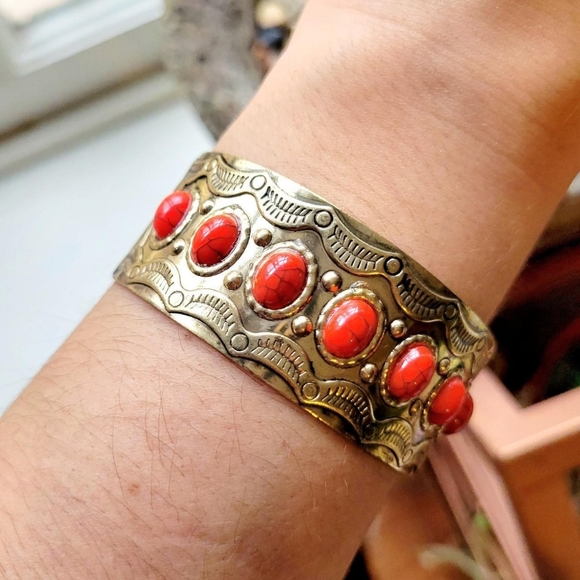 Vintage Bohemian Brass Red Jasper Stone Tribal Native Ornate Boho Cuff Bracelet - Picture 1 of 8